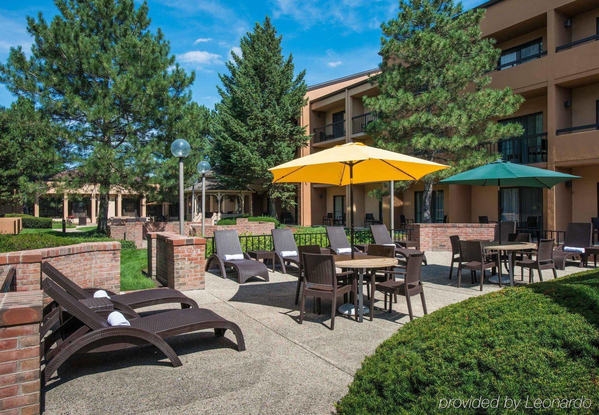 Courtyard Chicago Wood Dale / Itasca Hotel Exterior photo